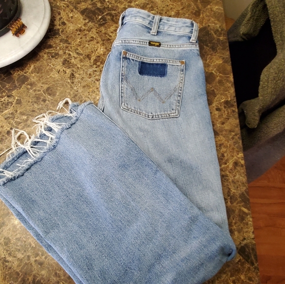 Wrangler Denim - Wrangler raw hem jeans